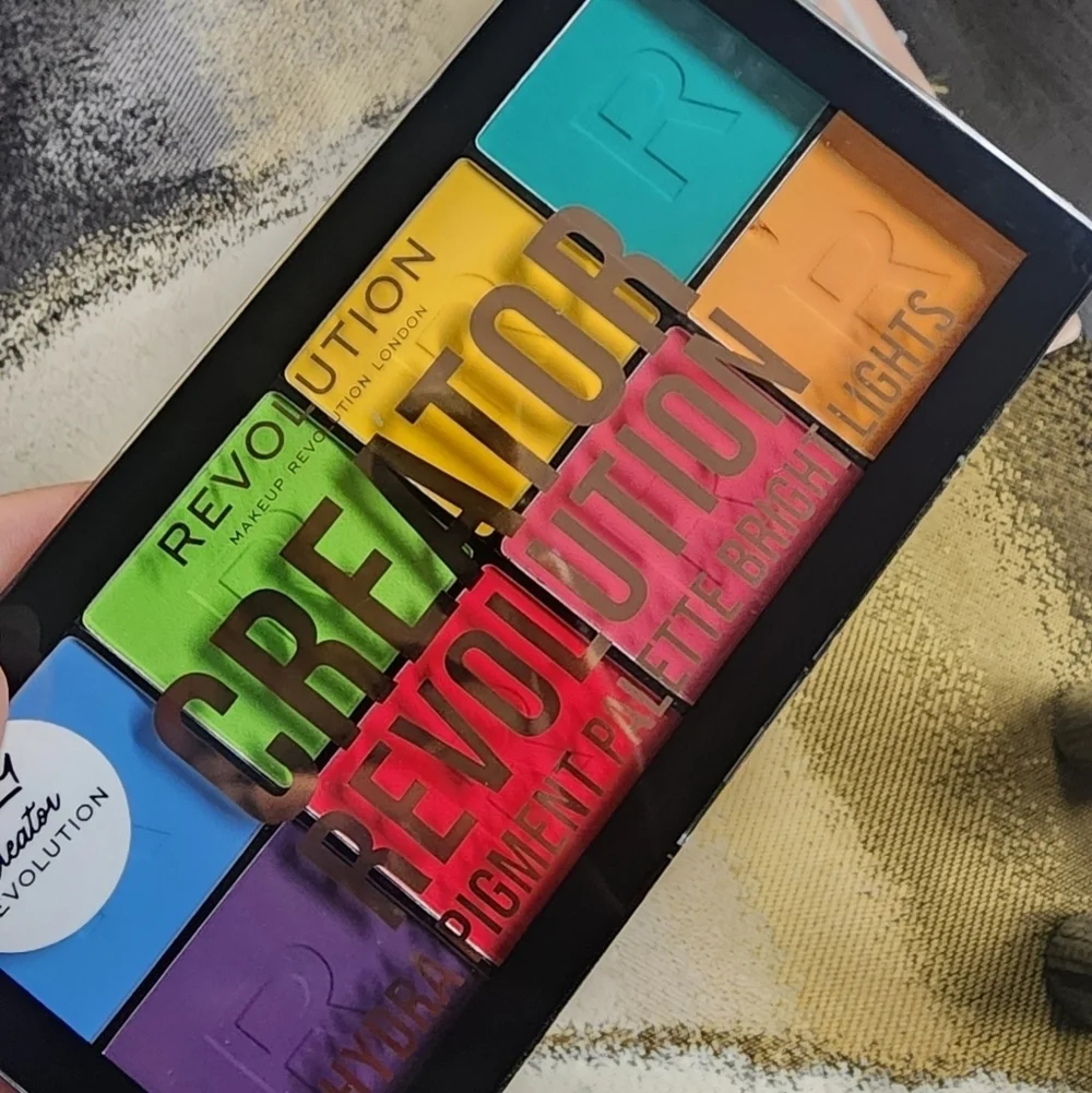 Makeup Revolution unleash your